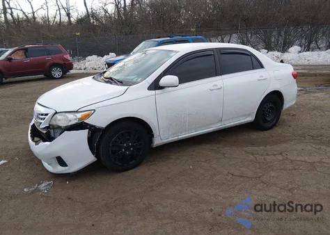 2013 Toyota Corolla Le z USA, uszkodzony, nr VIN 2T1BU4EE8DC065246